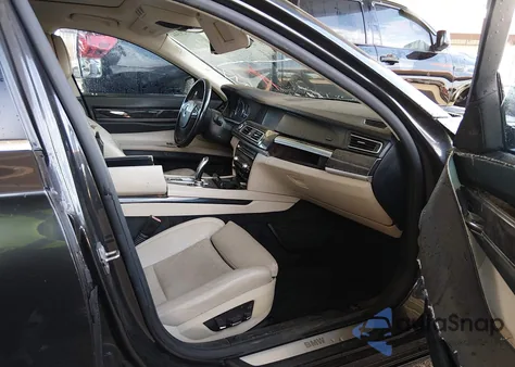 2011 BMW 750Li z USA, uszkodzony, nr VIN WBAKB8C57BCY66849